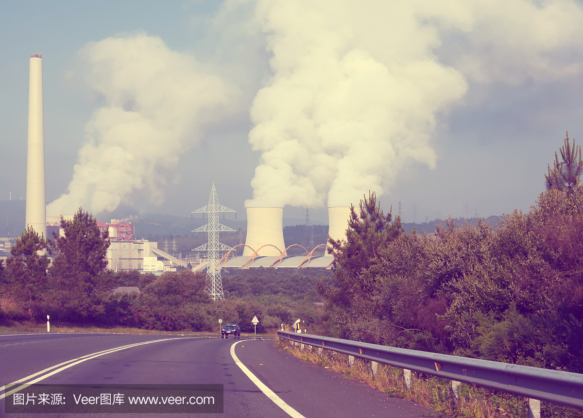 道路、煙囪和冷卻塔